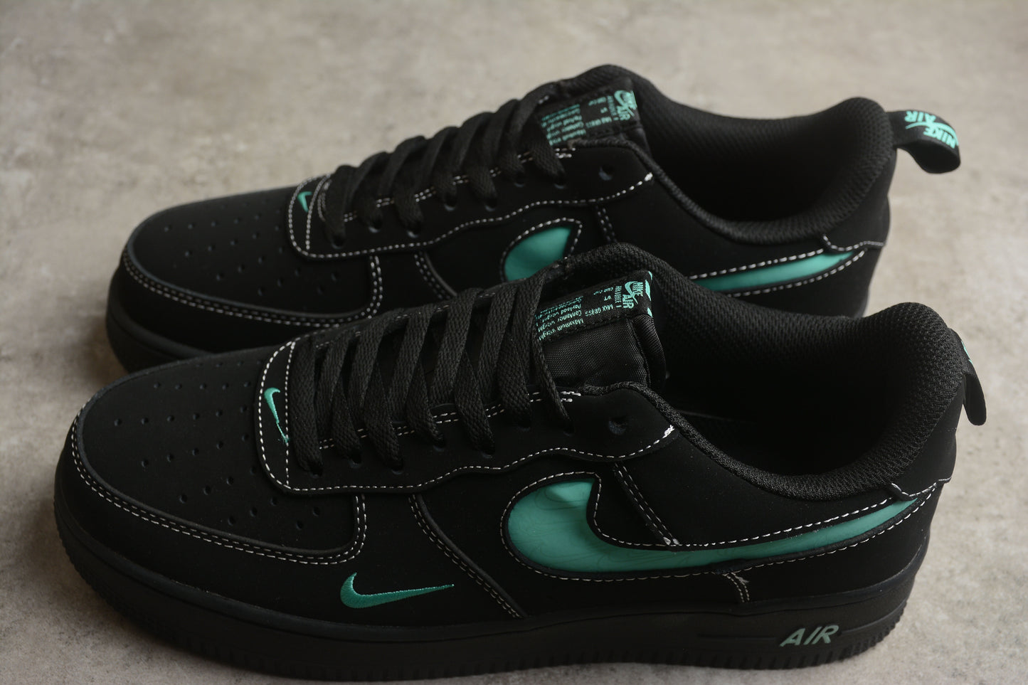 Nike Air Force 1 Low '07 close up both