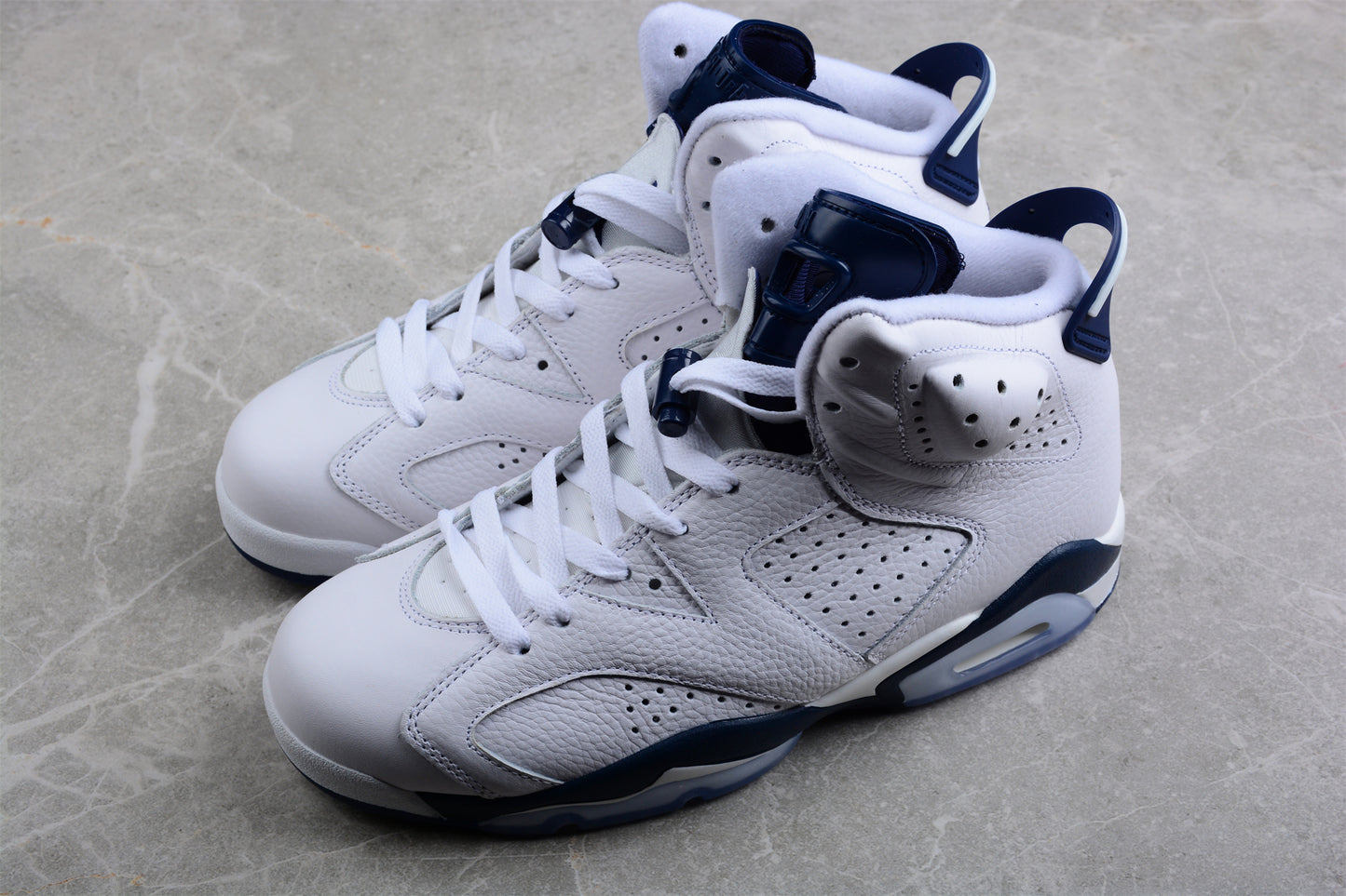 Air Jordan 6 Retro ‘Midnight Navy’ close up both