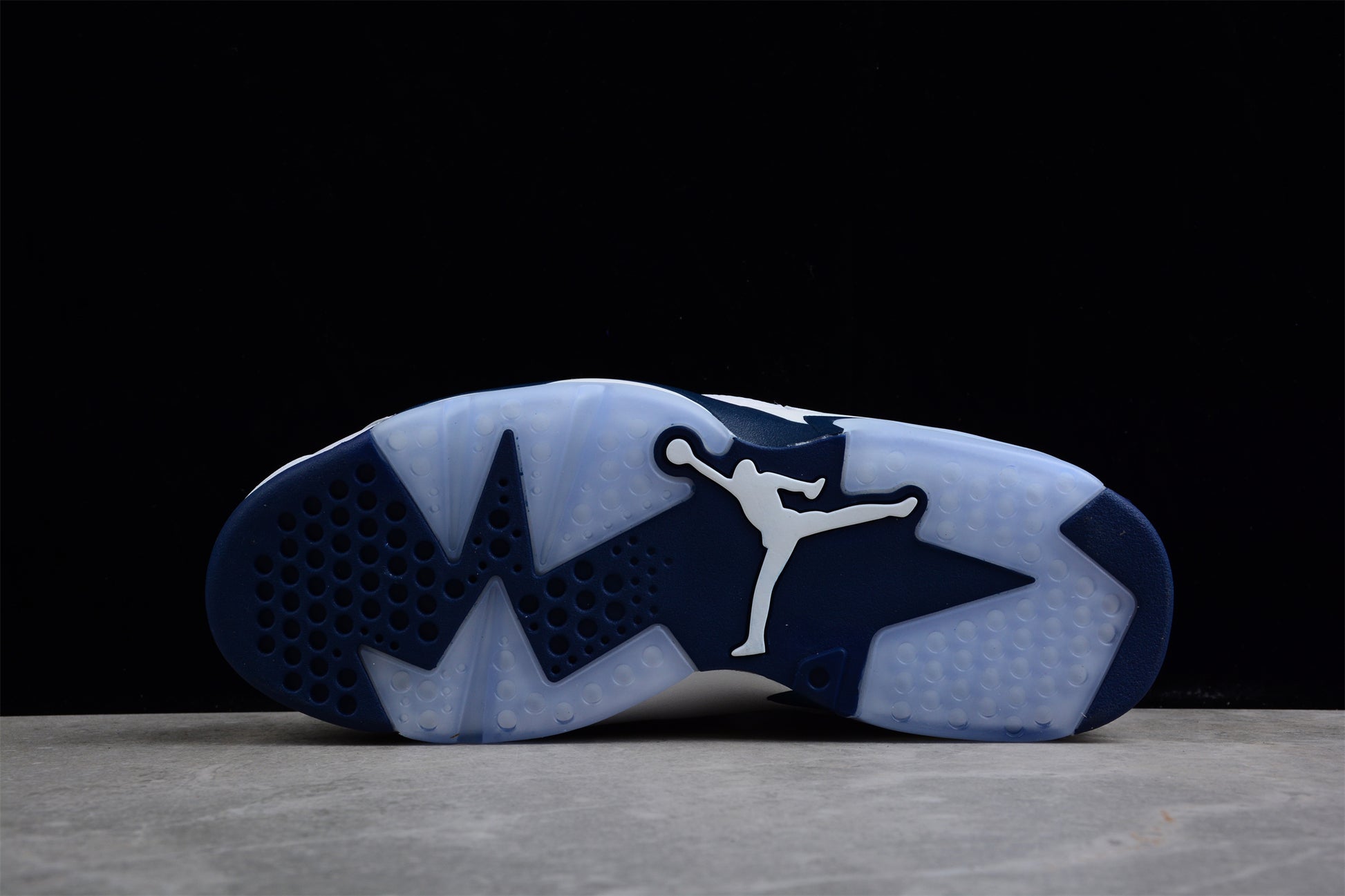 Air Jordan 6 Retro ‘Midnight Navy’ close up bottom