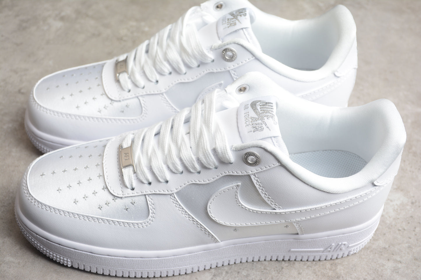 Nike Air Force 1 Low '07 both