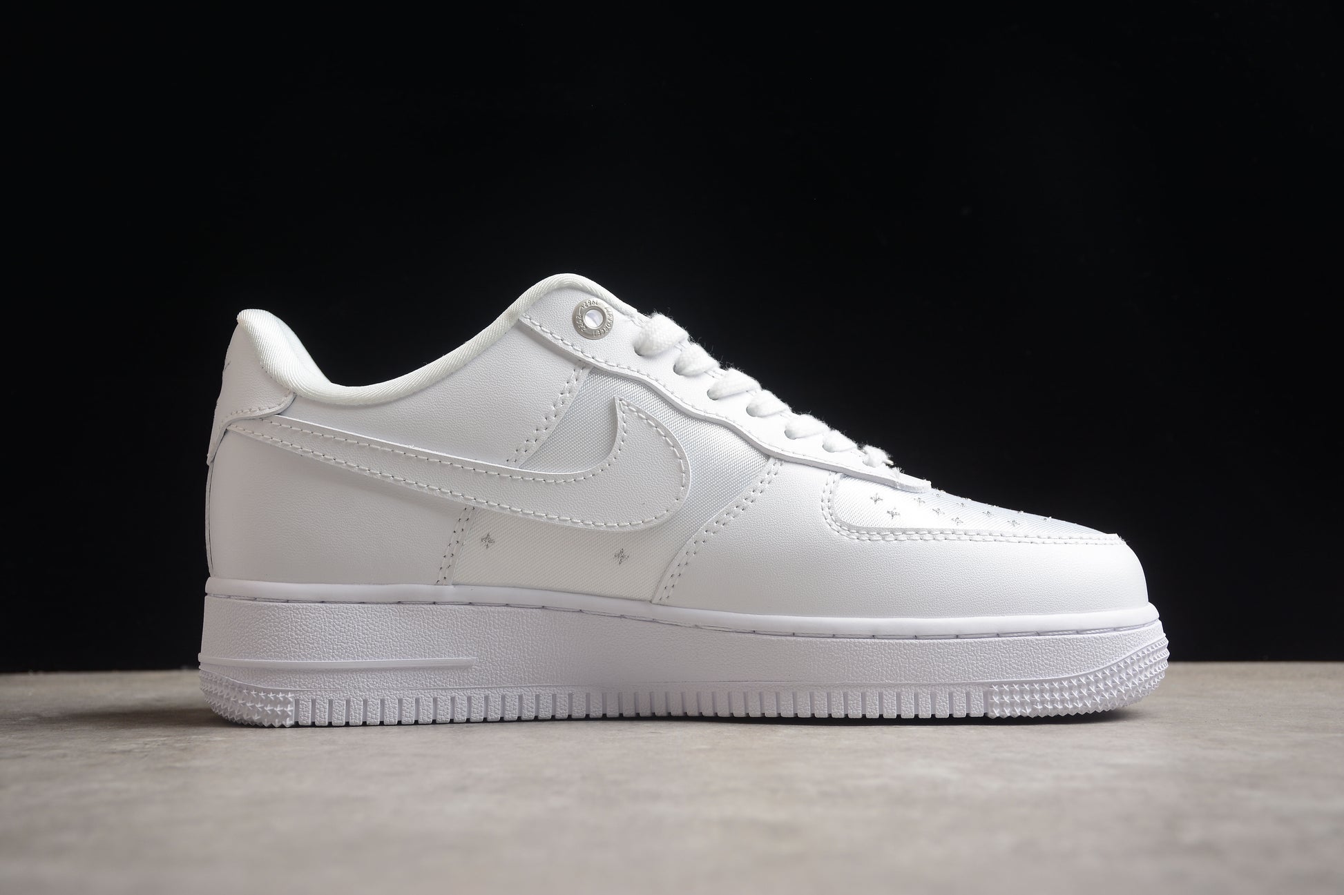 Nike Air Force 1 Low '07 right