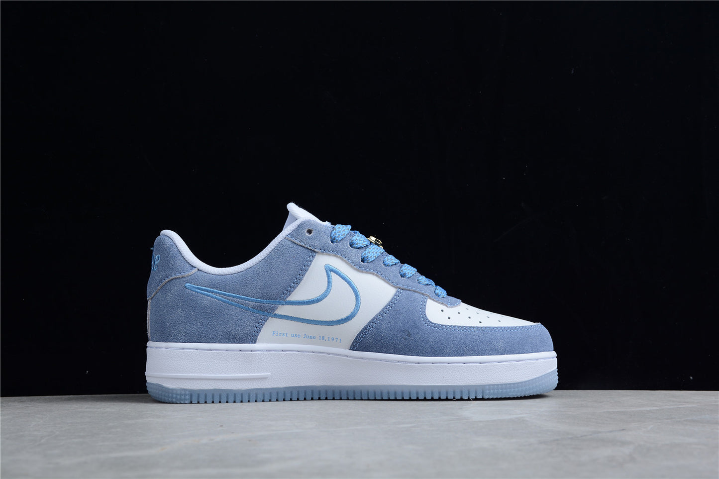 Nike Air Force 1 Low '07 close up right