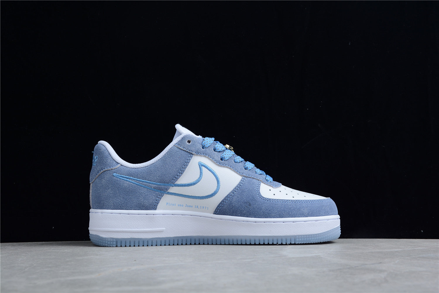 Nike Air Force 1 Low '07 close up right