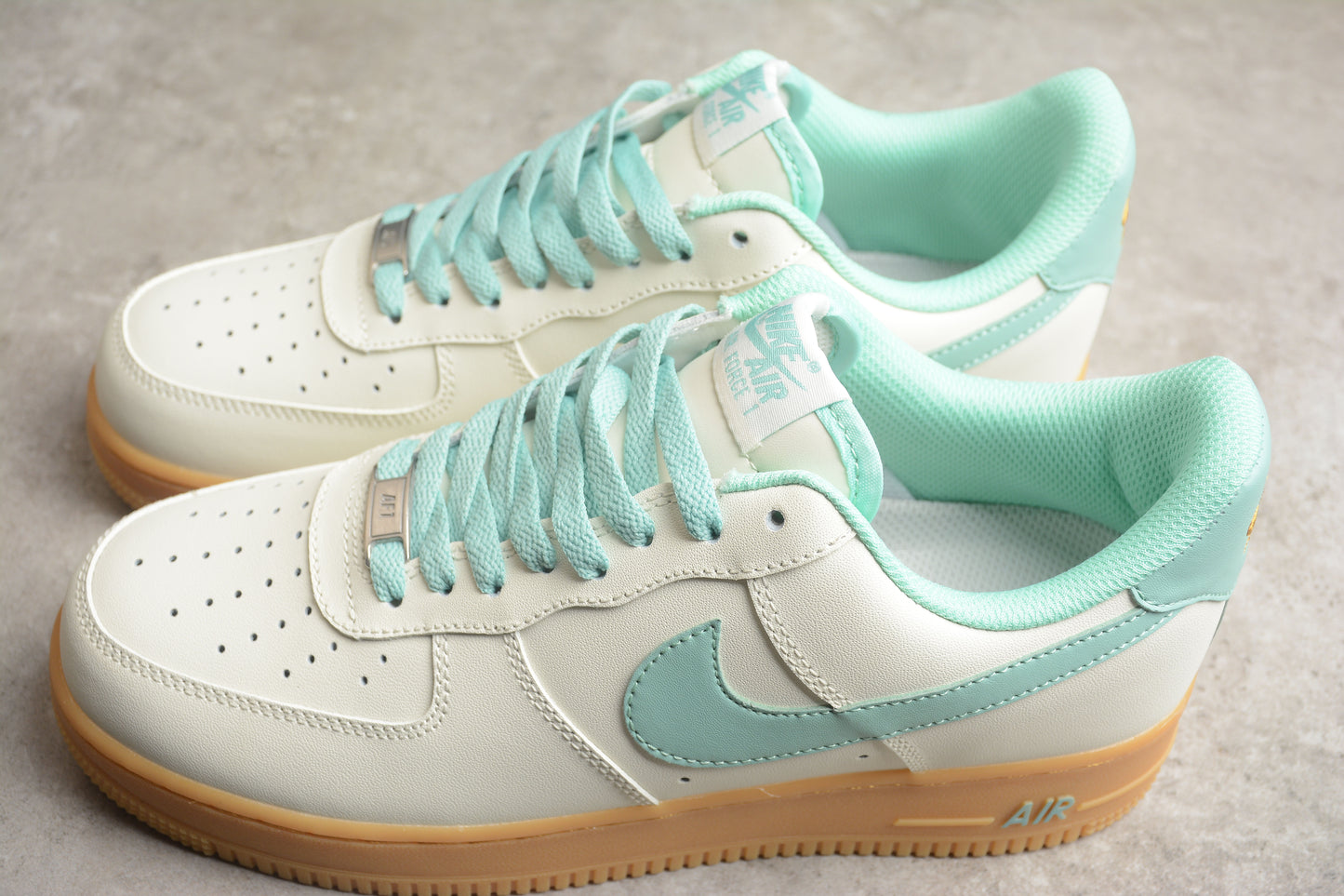 Nike Air Force 1 Low '07 both