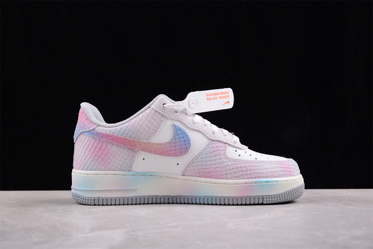 Nike Air Force 1 Low '07 close up right