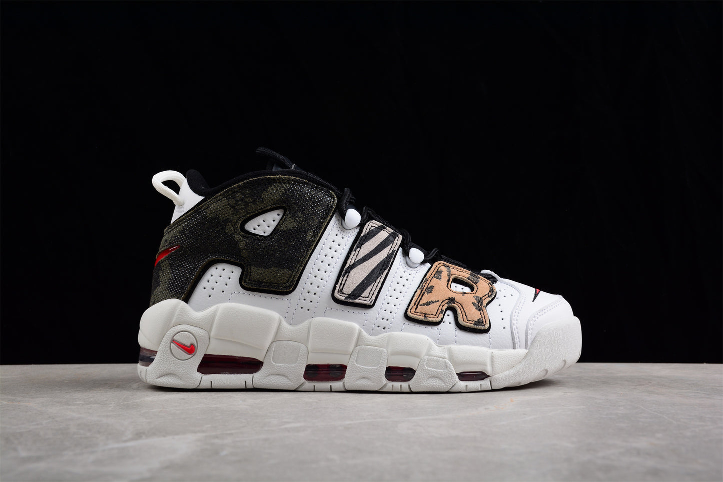 Nike Air More Uptempo ’Tunnel Walk’ close up right