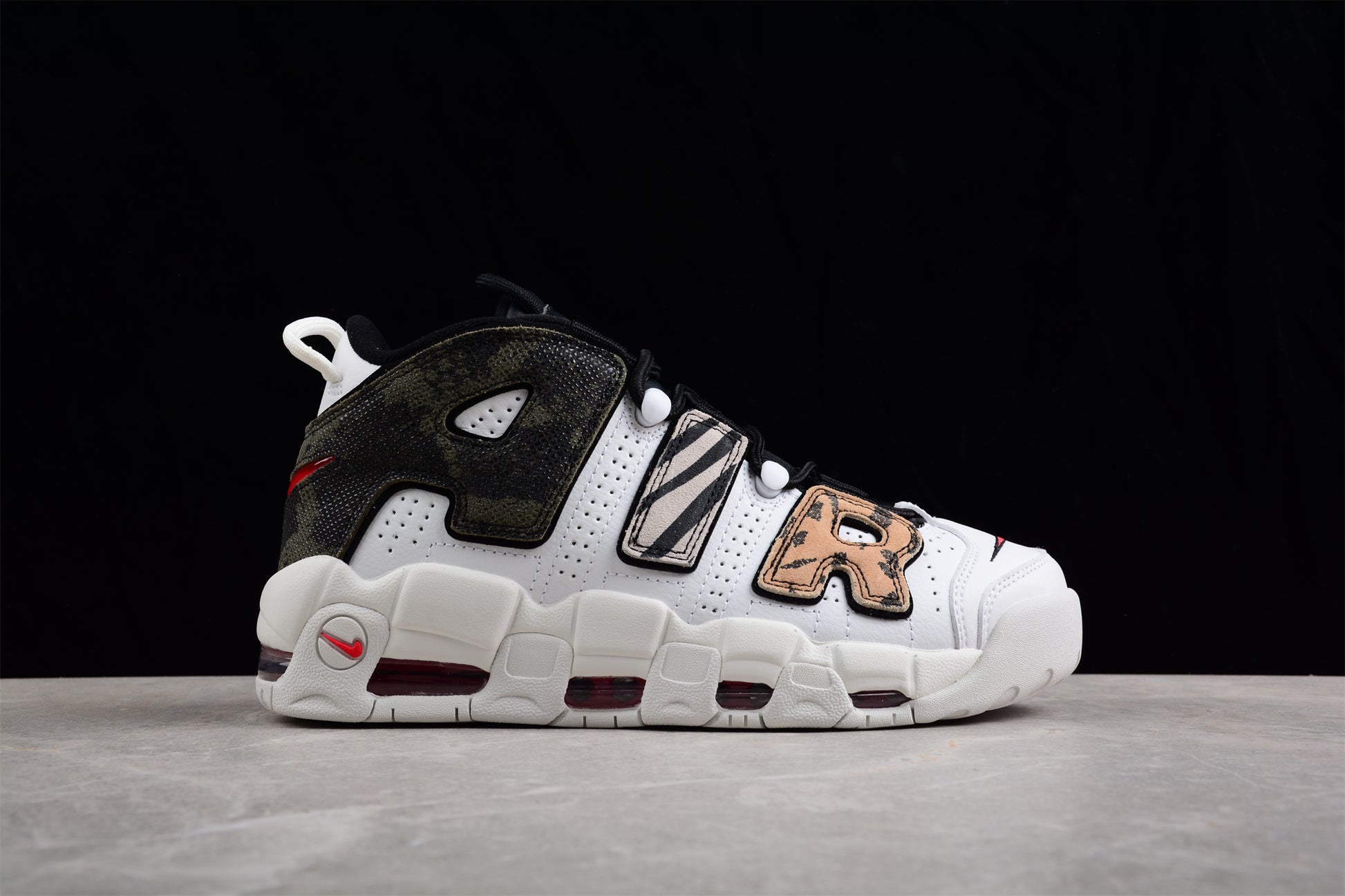 Nike Air More Uptempo ’Tunnel Walk’ close up right