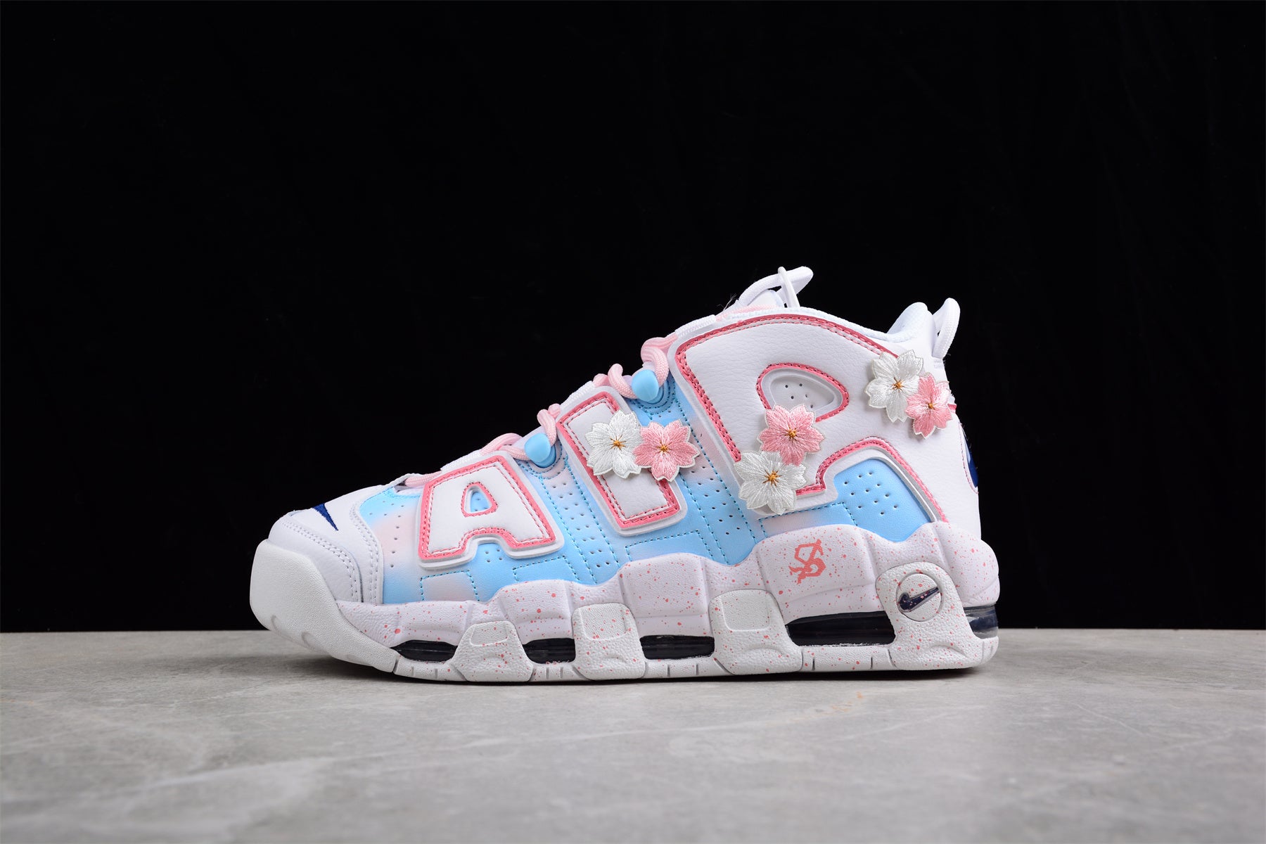 Nike Air More Uptempo GS ‘Flores’ close up